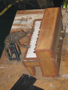 La grenouille qui n'arrivait pas à jouer du piano debout