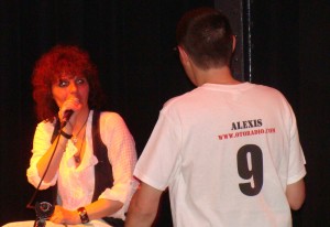 Faby, la chanteuse et Alexis, n°9 de l'équipe d'OTORADIO