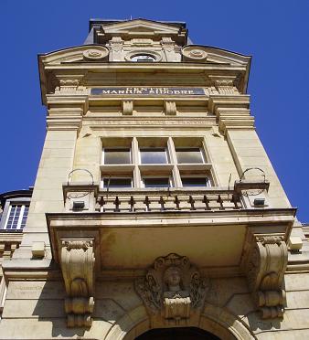 facade_centre_marius_sidobre_red_