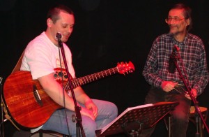 Eric à la guitare et Mao aux cuillères