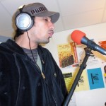 Yvane aka Irie Kane en freestyle dans le studio d'OTORADIO