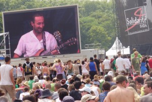 Le chanteur Grenoblois Pep's en concert en journée à solidays